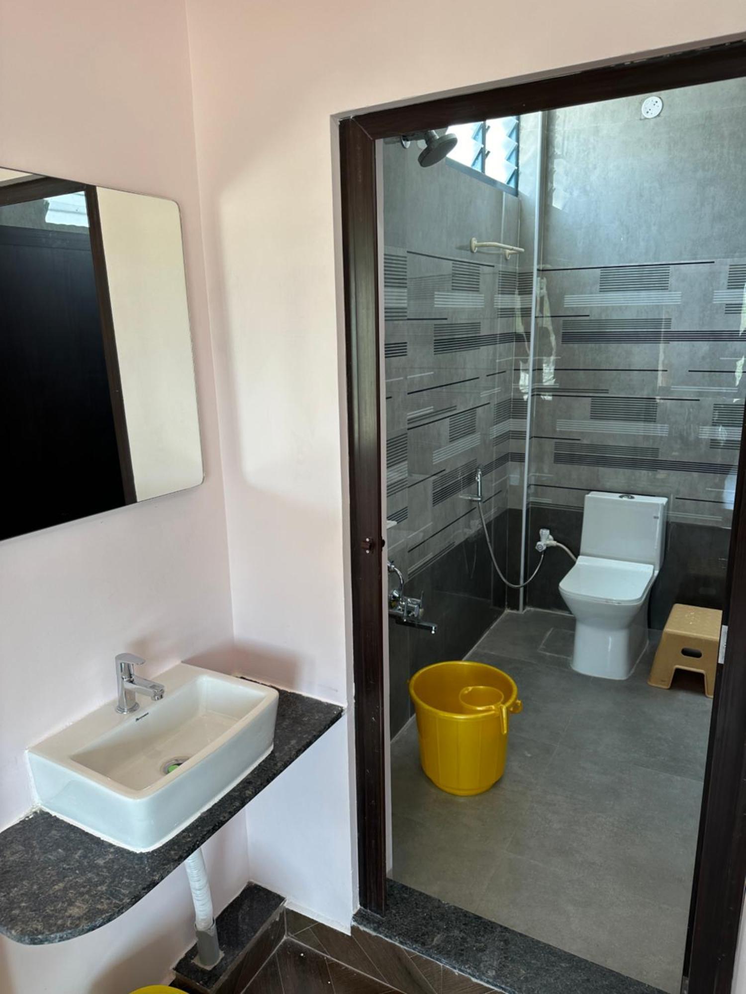 Om Lingeswaran Home Stay Tiruvannāmalai Exteriör bild