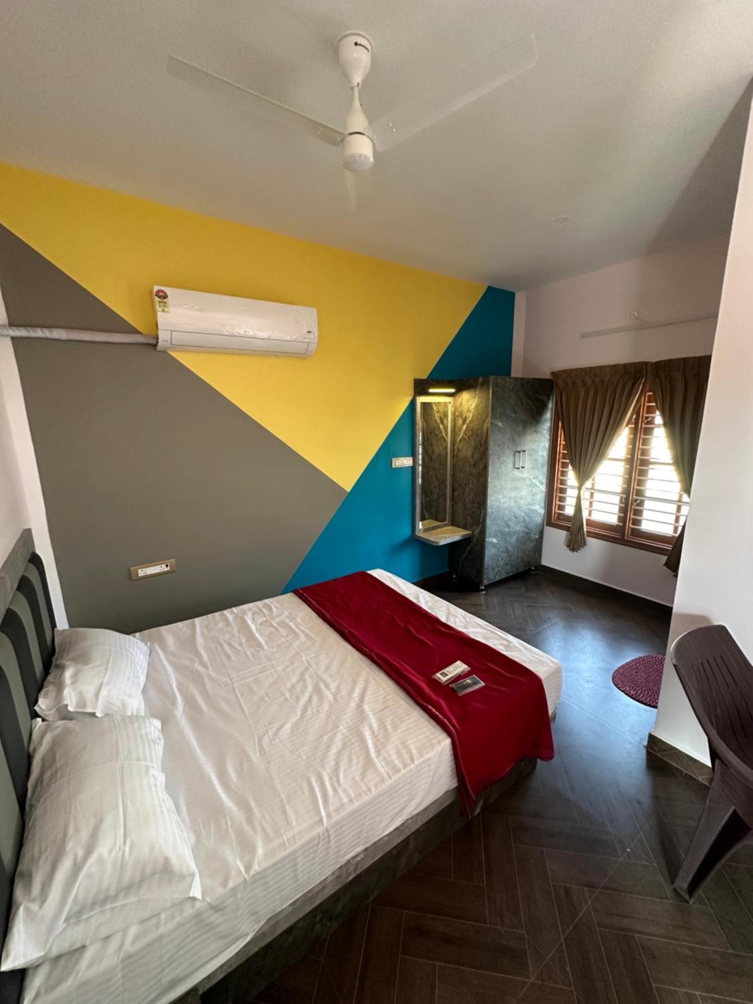Om Lingeswaran Home Stay Tiruvannāmalai Exteriör bild