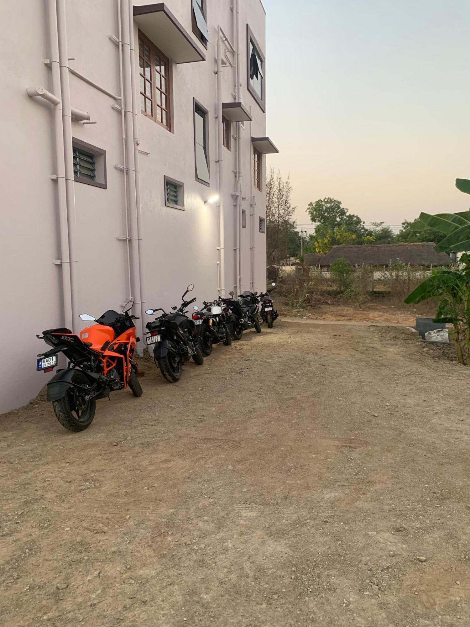 Om Lingeswaran Home Stay Tiruvannāmalai Exteriör bild