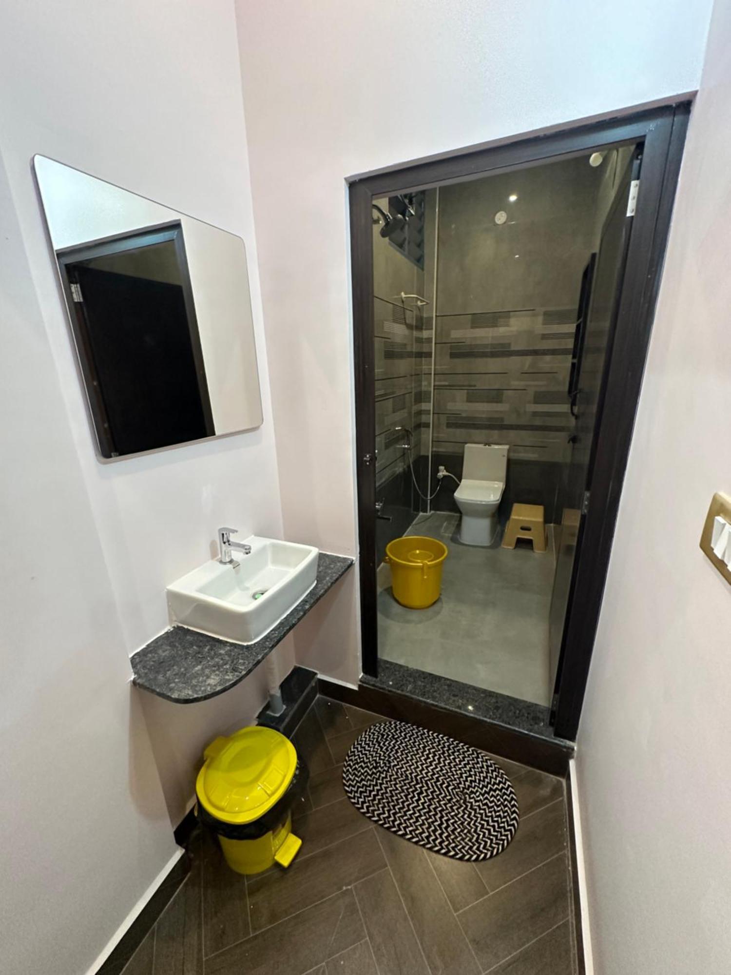 Om Lingeswaran Home Stay Tiruvannāmalai Exteriör bild
