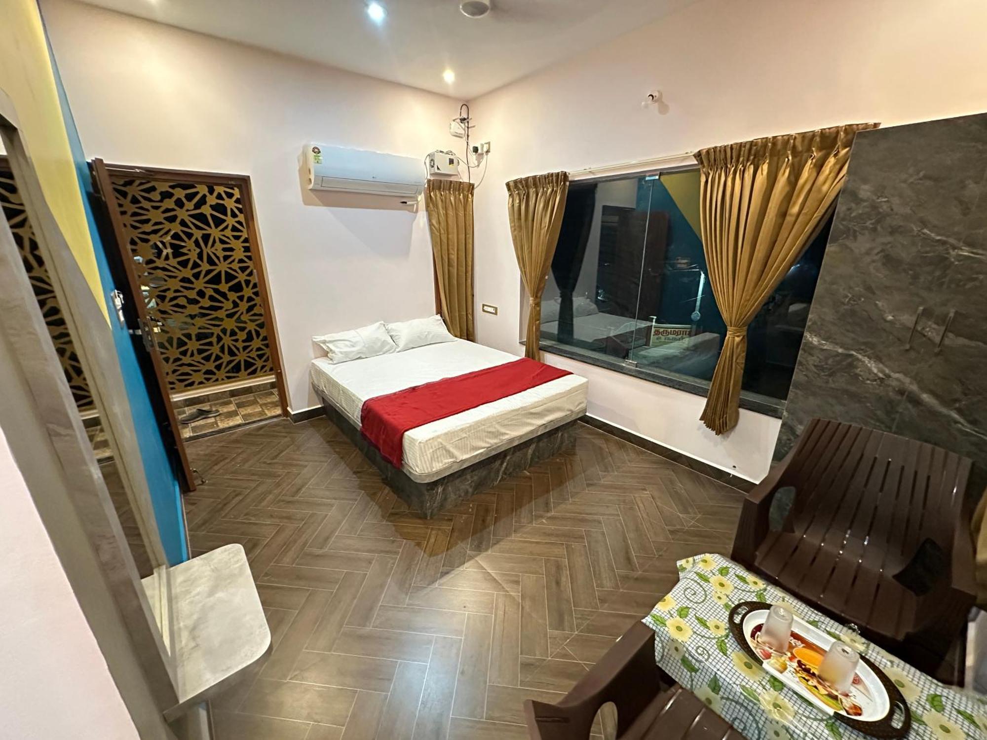 Om Lingeswaran Home Stay Tiruvannāmalai Exteriör bild