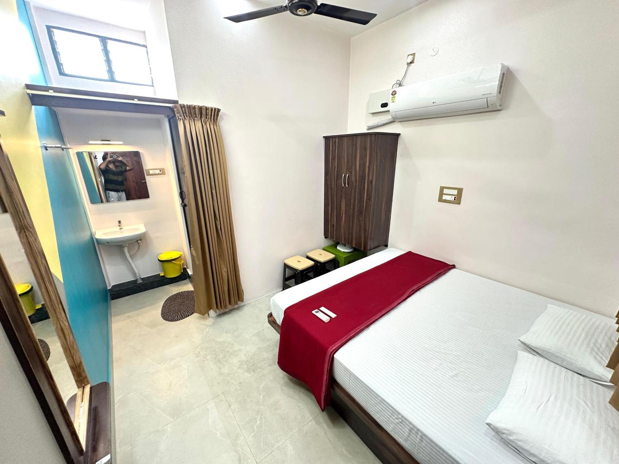 Om Lingeswaran Home Stay Tiruvannāmalai Exteriör bild