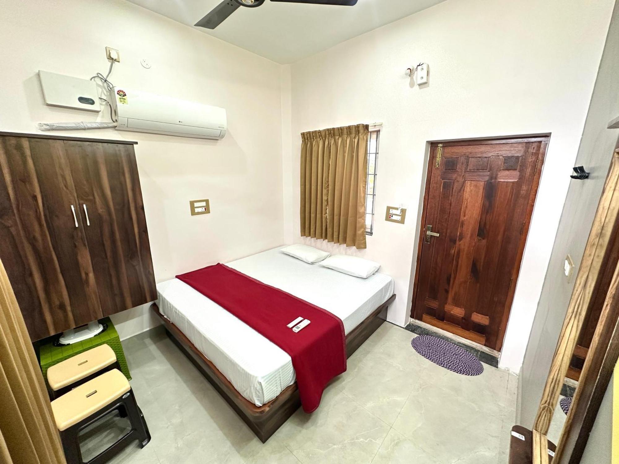 Om Lingeswaran Home Stay Tiruvannāmalai Exteriör bild