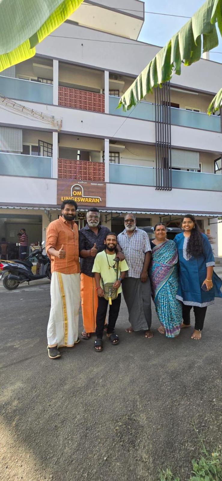 Om Lingeswaran Home Stay Tiruvannāmalai Exteriör bild